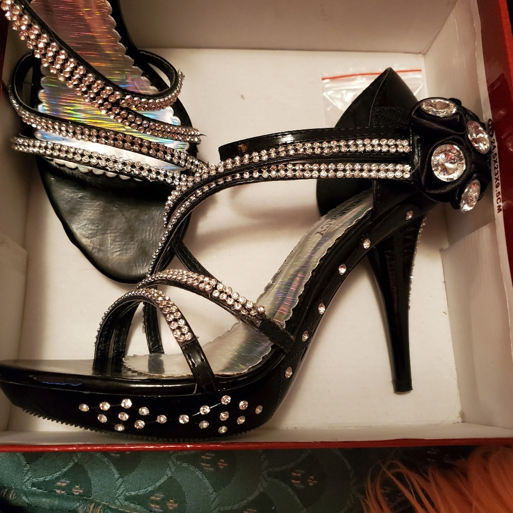 Delicacy black stiletto